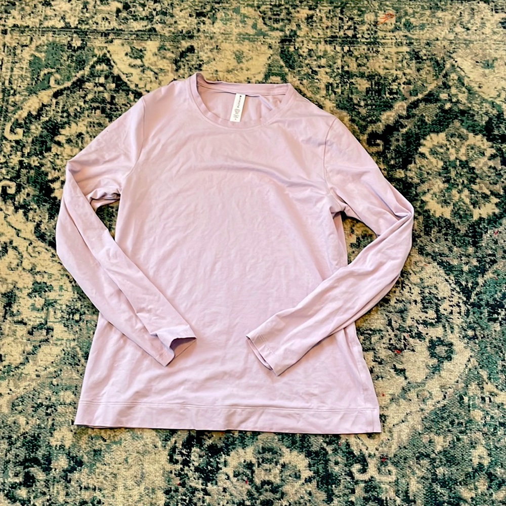 This a very comfortable athleta top, such a pretty purple